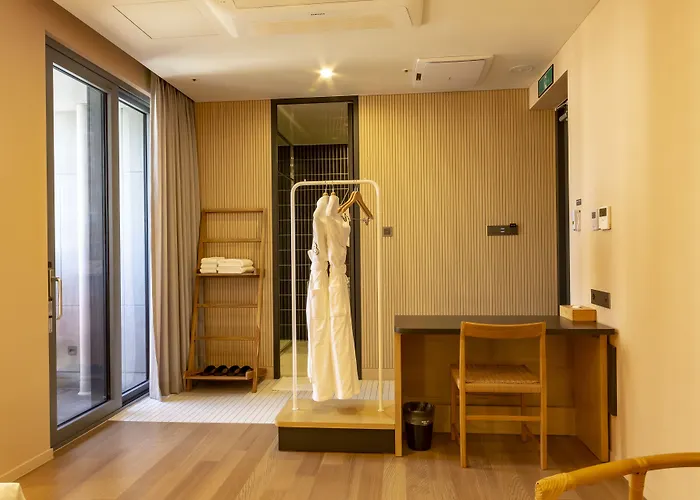 Hound Garden&terrace Hotel 3*