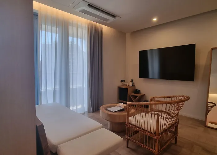 Hound Garden&terrace 3*