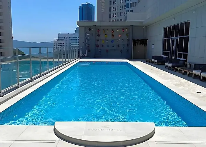 Hound Garden&terrace 3*